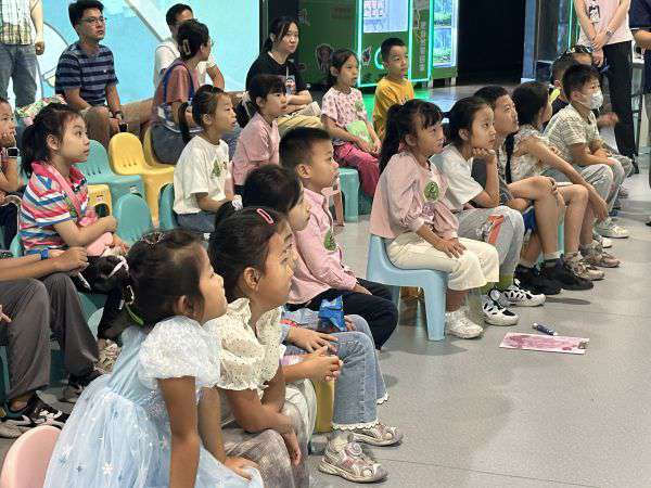 秦岭万物说第三期《东方宝石朱鹮和 它的伙伴》公益讲座如期开讲