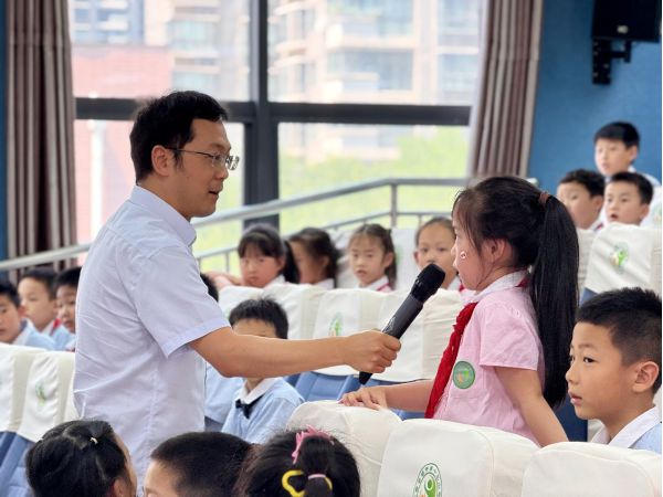 经开课堂探秘鸟类  童心播撒护鸟希望 —...